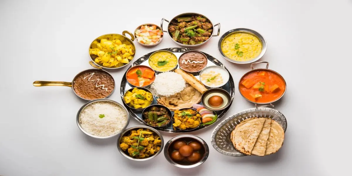 resize-1713183987579193109indianhinduvegthalifoodplatterselectivefocus